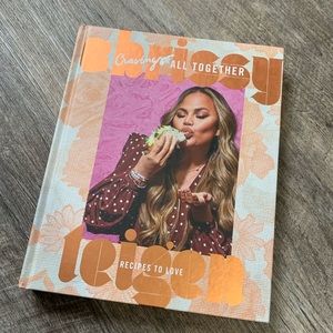 🔴 NWOT Chrissy Teigen Cookbook